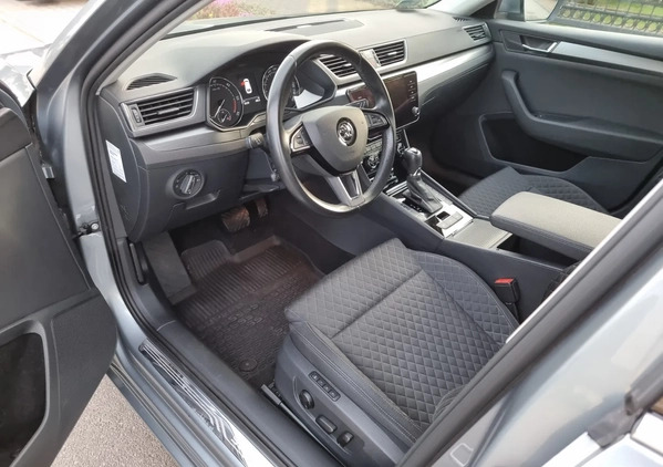 Skoda Superb cena 106899 przebieg: 72000, rok produkcji 2018 z Sosnowiec małe 742